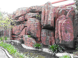 深業(yè)-康怡花園之假山置石水景，是慣用了園藝工程體現(xiàn)手法。