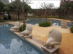 中庭園林定位為東南亞風(fēng)情的立體水景，堪稱園藝工程楷模